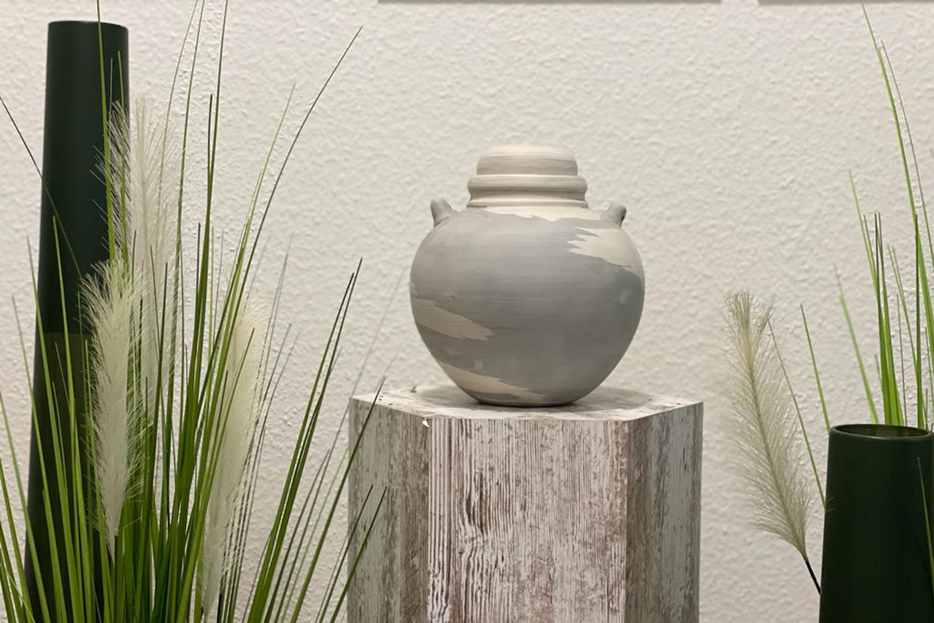 Nachhaltige Seeurne aus Ton