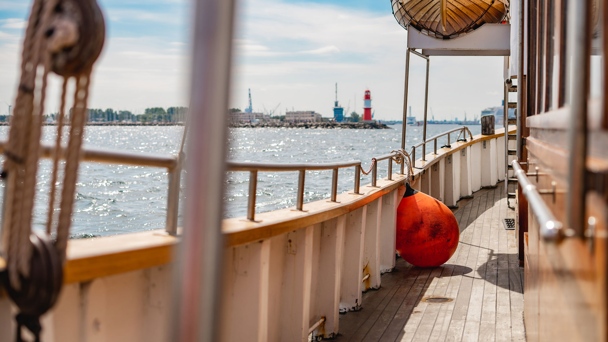 Seebestattung als letzte Reise – Was Angehörige wissen sollten